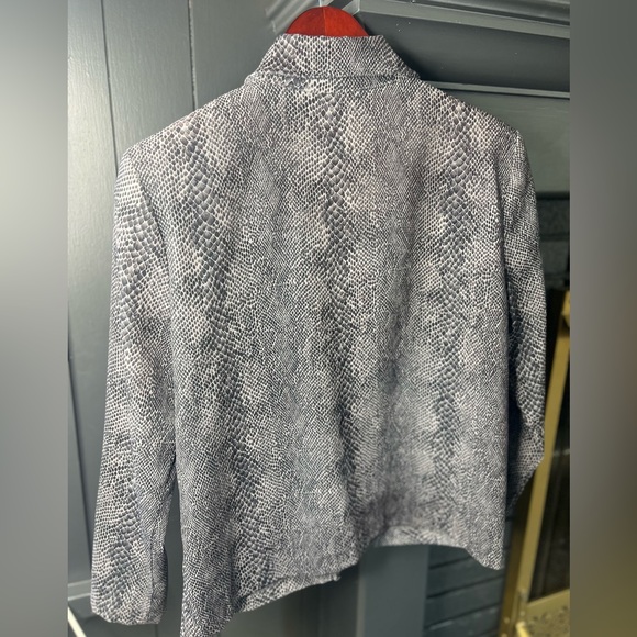Briggs Petite snake skin blazer size small style: 1-702-b24 - Picture 4 of 6